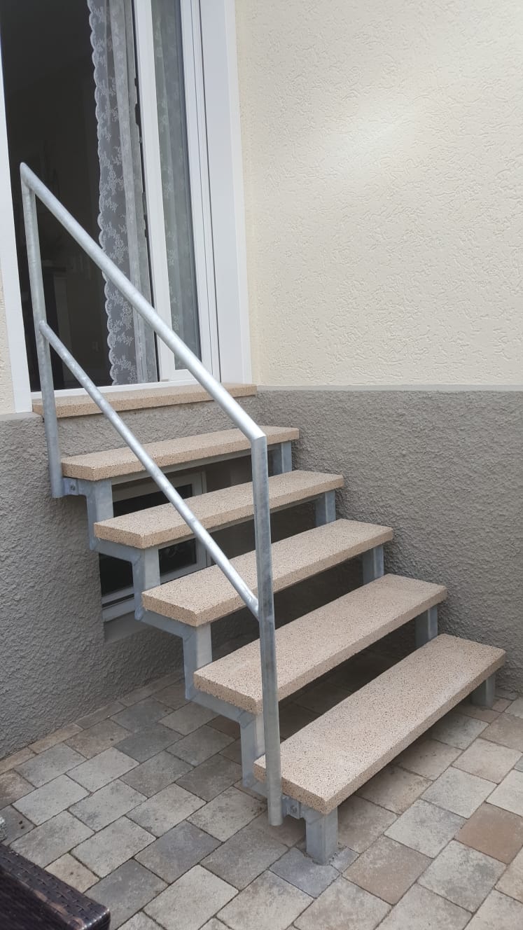 Treppe mit Steinstufen